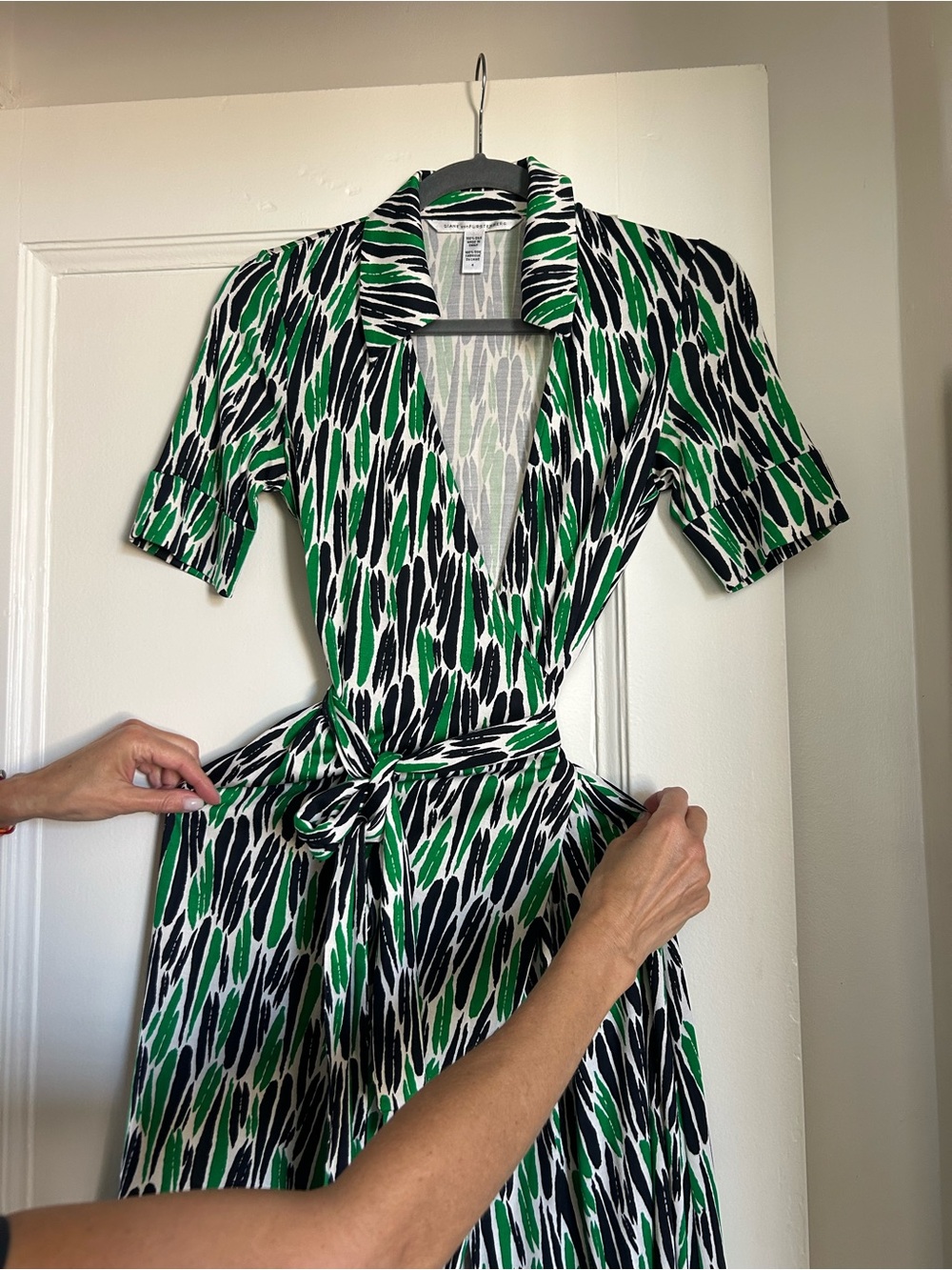 Diane von Furstenberg DVF 100% Silk Wrap Dress Green Black